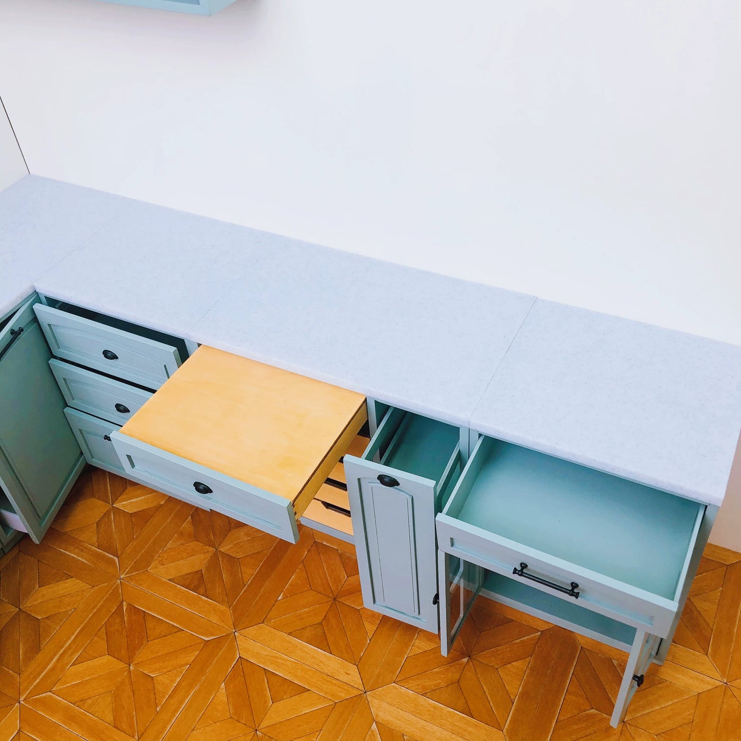 1/6 Scale Dollhouse Kitchen Furniture Set – 9-Piece Modular Cabinets in White & Vintage Blue | BJD & Blythe Miniature Kitchen
