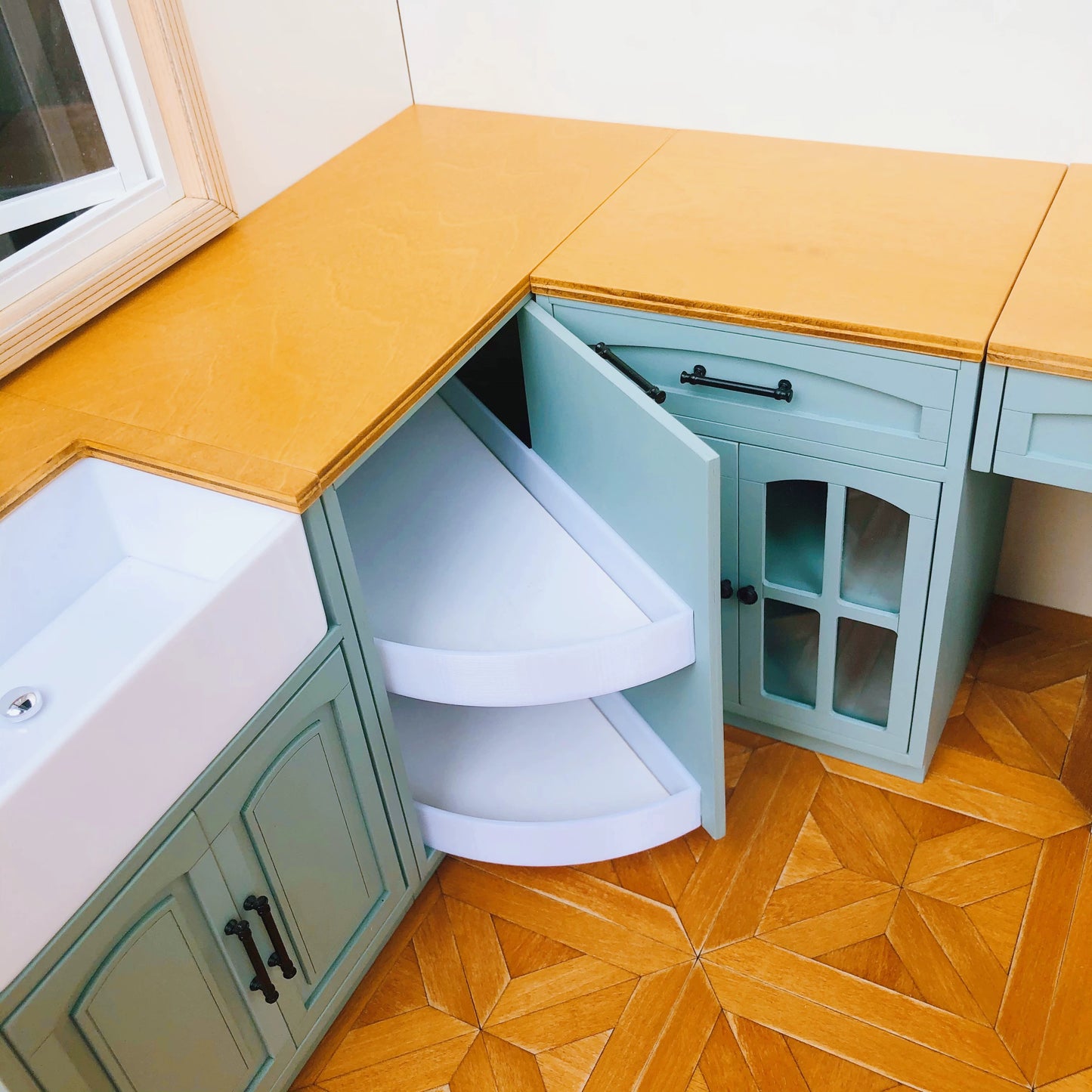 1/6 Scale Dollhouse Kitchen Furniture Set – 9-Piece Modular Cabinets in White & Vintage Blue | BJD & Blythe Miniature Kitchen