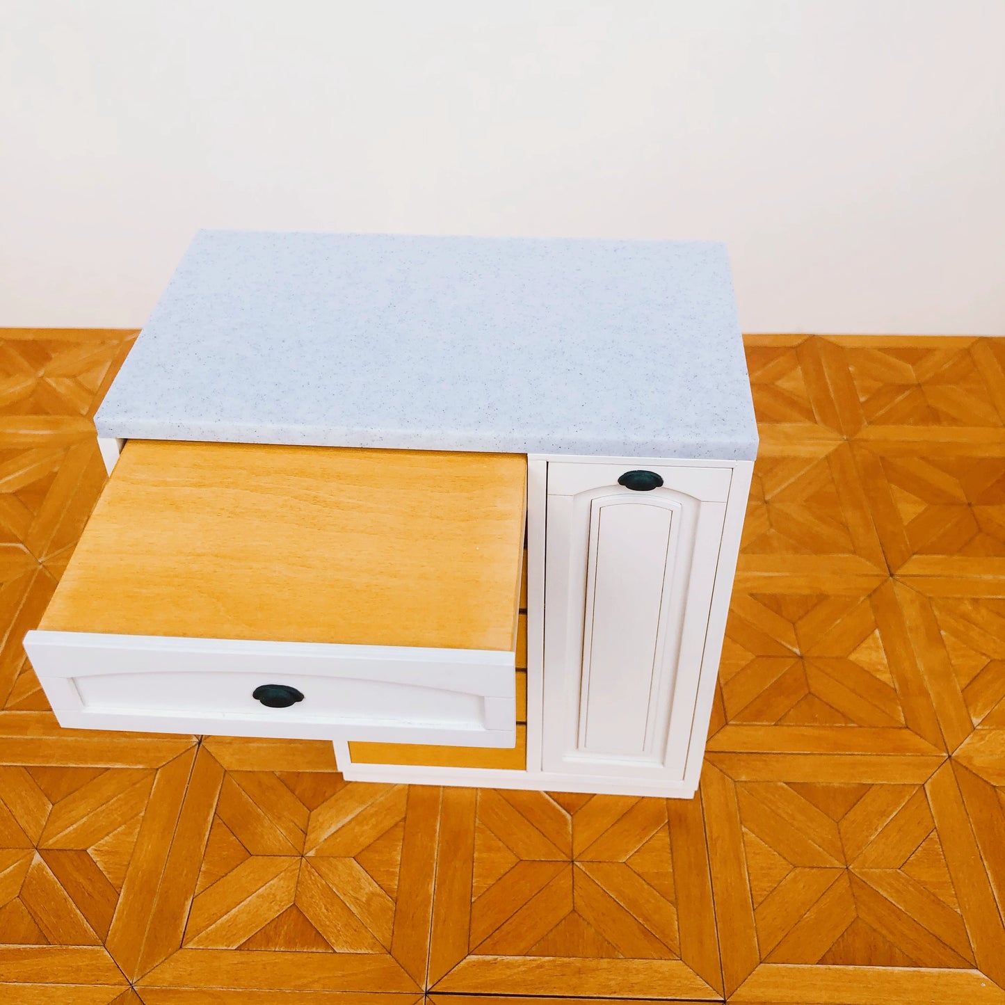 1/6 Scale Dollhouse Kitchen Furniture Set – 9-Piece Modular Cabinets in White | BJD & Blythe Miniature Kitchen