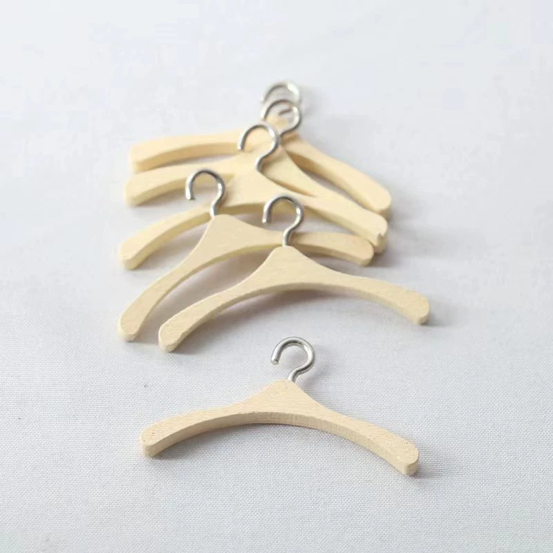 1/6Dollhouse Doll House Shooting Props Pocket Furniture Model Simulation Mini Wooden Hanger Alloy Hanger