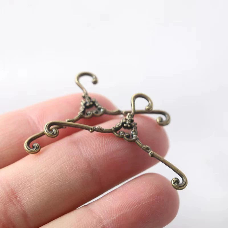 1/6Dollhouse Doll House Shooting Props Pocket Furniture Model Simulation Mini Wooden Hanger Alloy Hanger