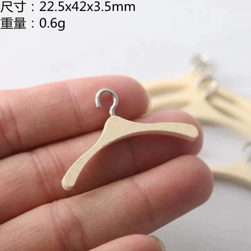 1/6Dollhouse Doll House Shooting Props Pocket Furniture Model Simulation Mini Wooden Hanger Alloy Hanger