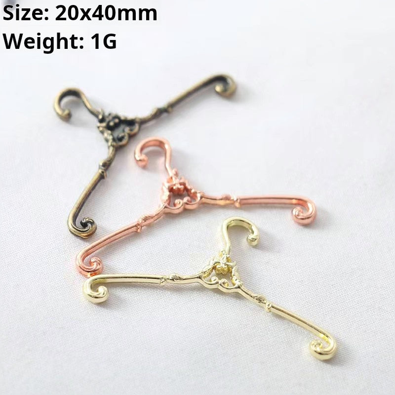 1/6Dollhouse Doll House Shooting Props Pocket Furniture Model Simulation Mini Wooden Hanger Alloy Hanger