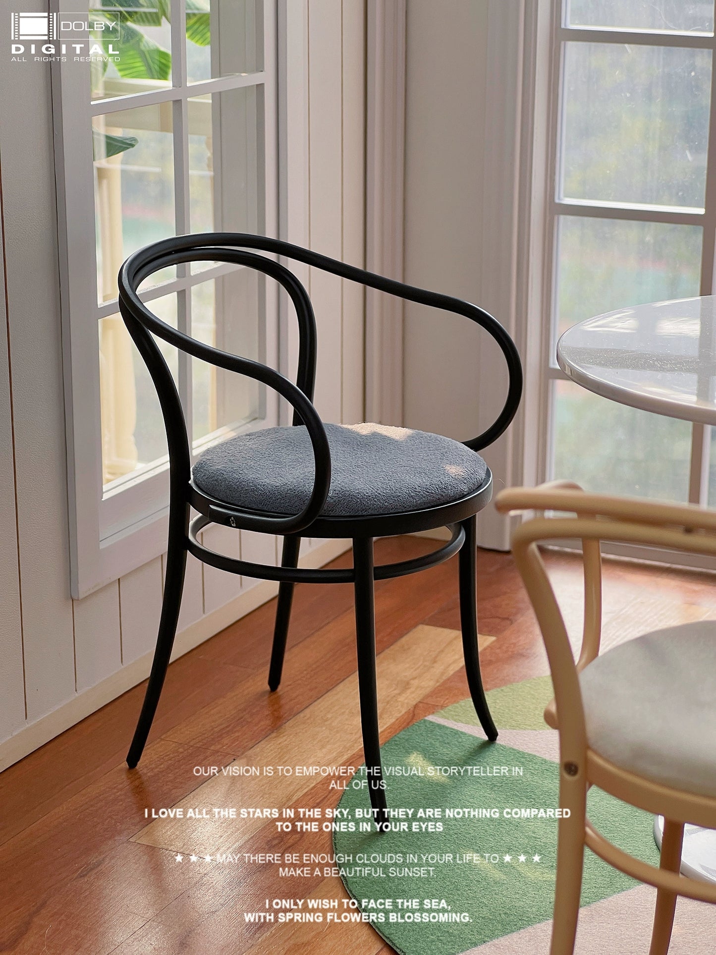 1/6スケール モダンヴィンテージアームチェア - BJD＆ブライス用ミニチュアドールハウス家具 | クッションカラーはランダム