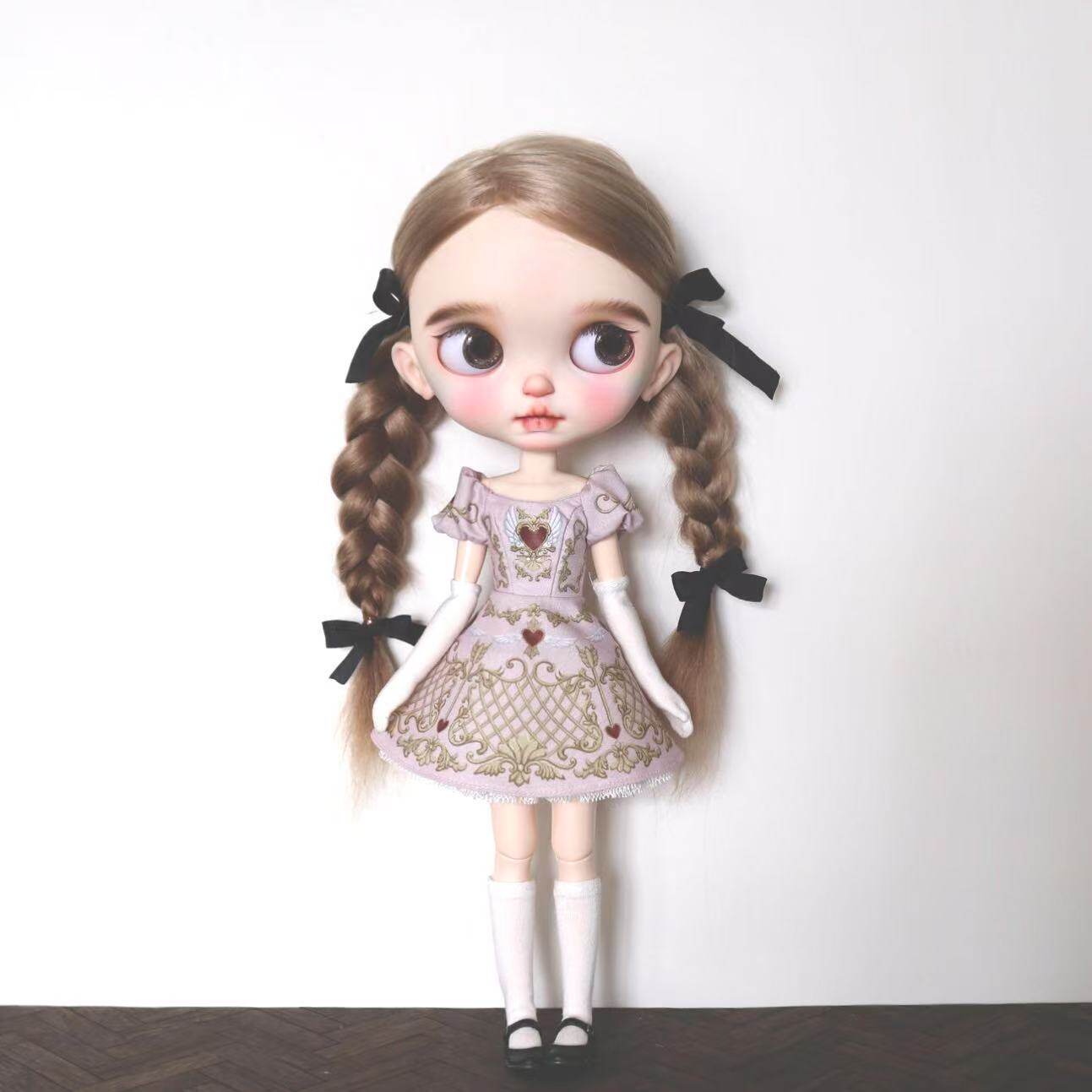 Ready-to-ship 1/6 scale doll Lolita dress set with original print, including dress and gloves, suitable for Cherry Chan, Blythe, Azone articulated body, and Obitsu 22/24.