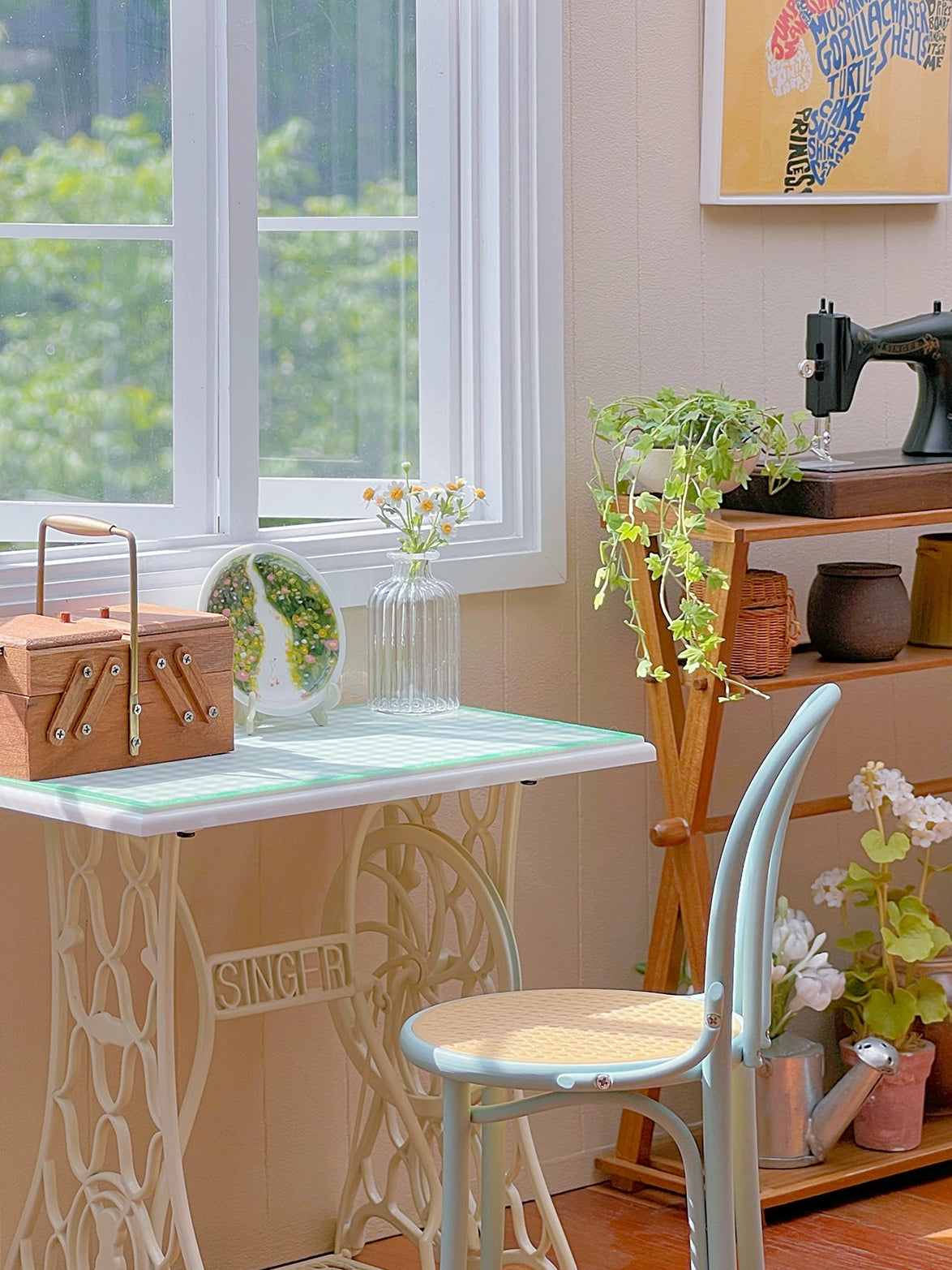 1/6スケール ヴィンテージミシン（テーブル付き） - BJD＆ブライス用ミニチュアドールハウス家具