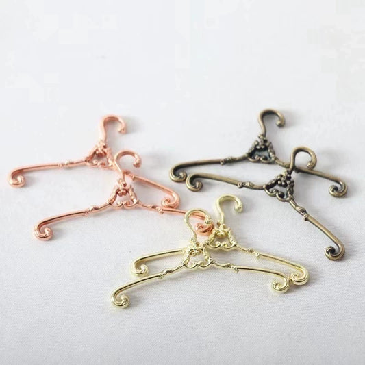 1/6Dollhouse Doll House Shooting Props Pocket Furniture Model Simulation Mini Wooden Hanger Alloy Hanger