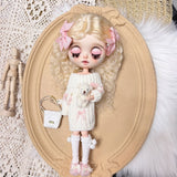 1/6ドール用のふんわりニットリボンセーターセット。セーター、くまのぬいぐるみ、リボンヘアアクセサリー、ソックスを含む4点セット