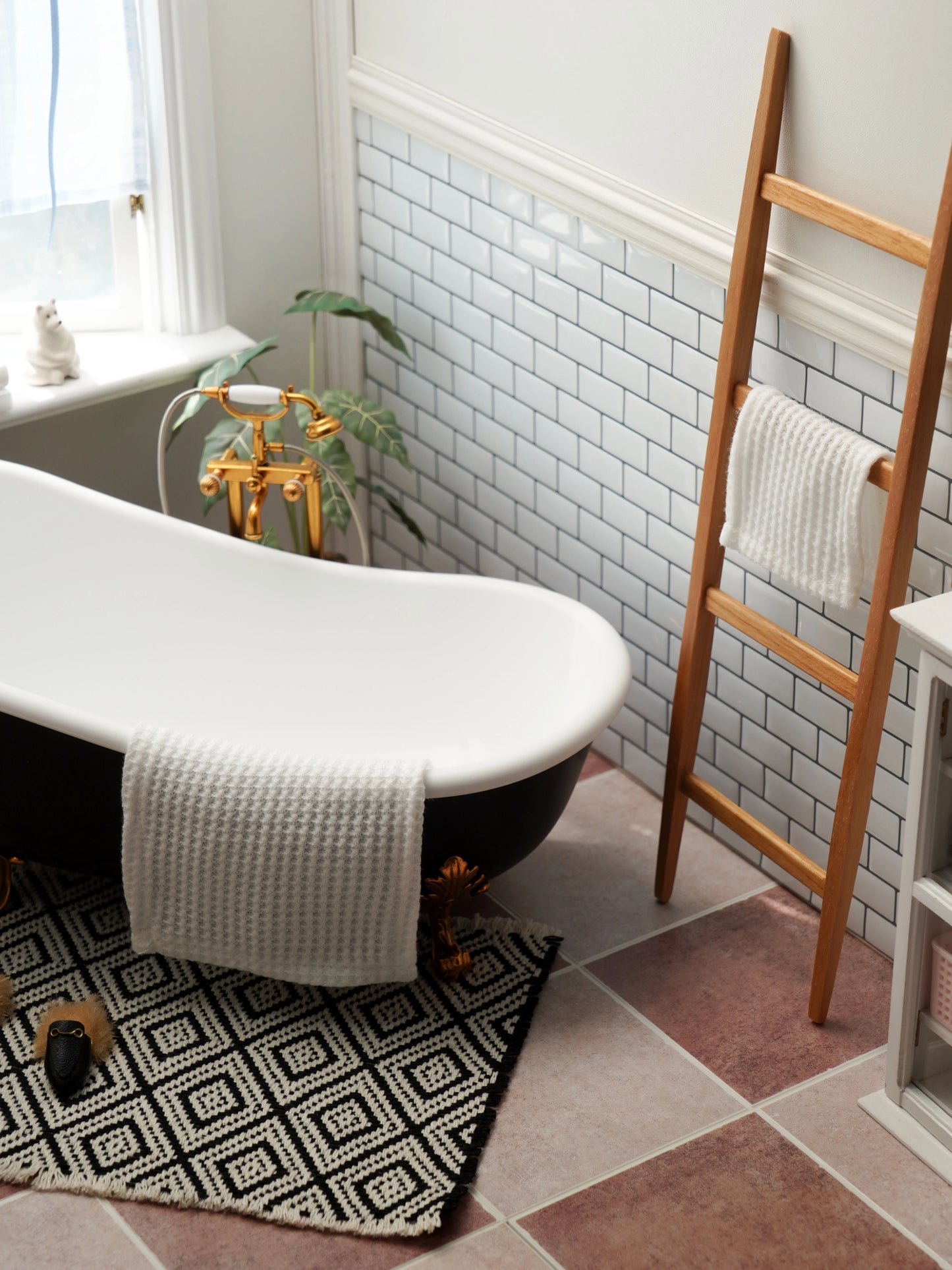 1/6 miniature dollhouse furniture Mini model wall towel rack/flower rack