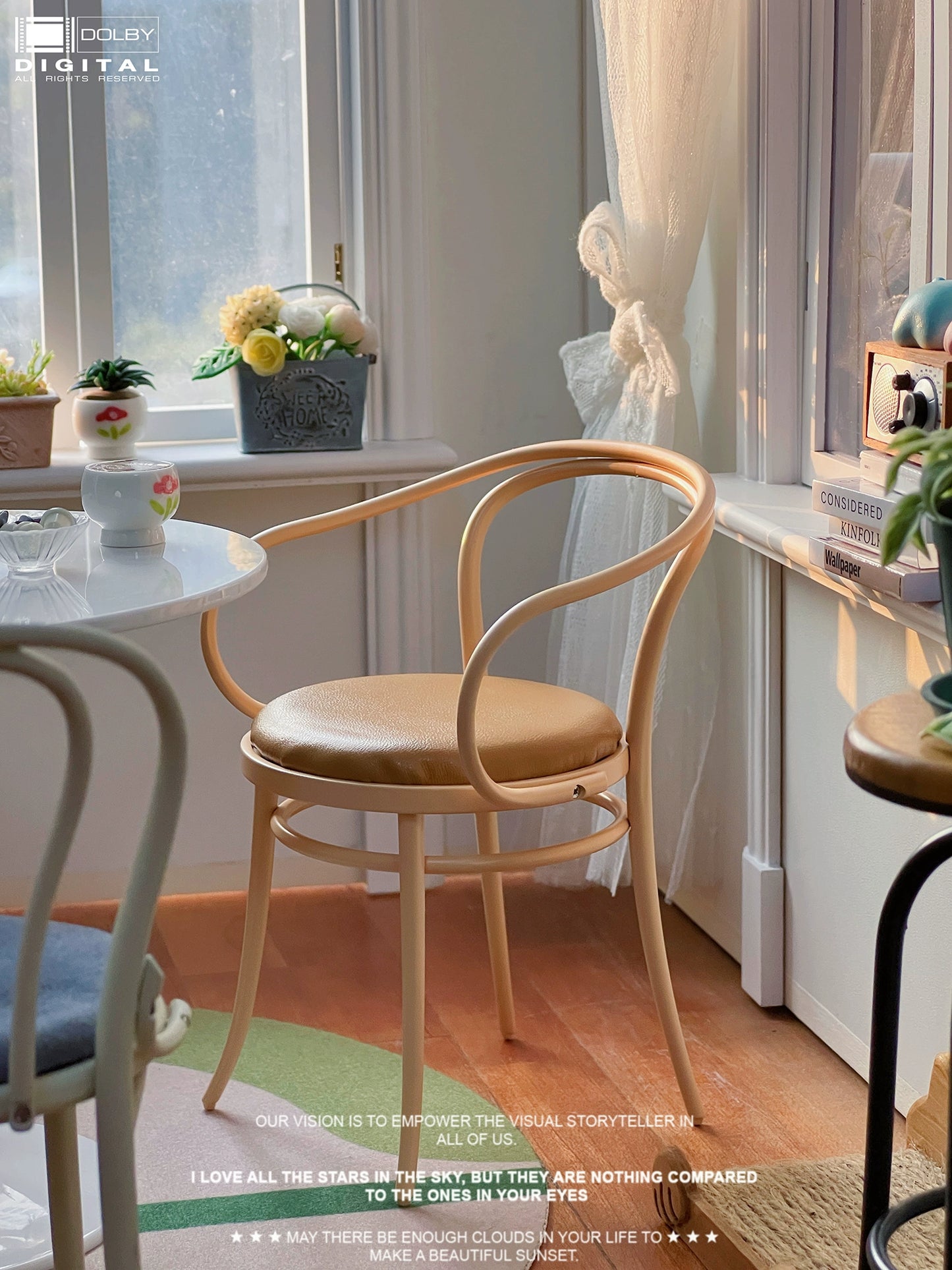 1/6スケール モダンヴィンテージアームチェア - BJD＆ブライス用ミニチュアドールハウス家具 | クッションカラーはランダム