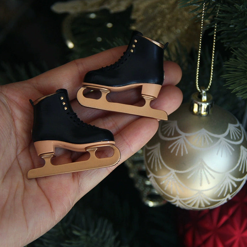 1/6ドール用 アイススケート靴 Winter ice skate shoes for dolls in black , fitting Blythe, Licca, Azone, Momoko, Poppy Parker, FR and Obitsu 22/24.