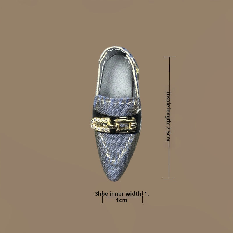 Low-heel doll shoes with metal chain detail made from glossy nylon fabric, fitting Blythe, Licca, Azone, FR and Obitsu 22/24. 