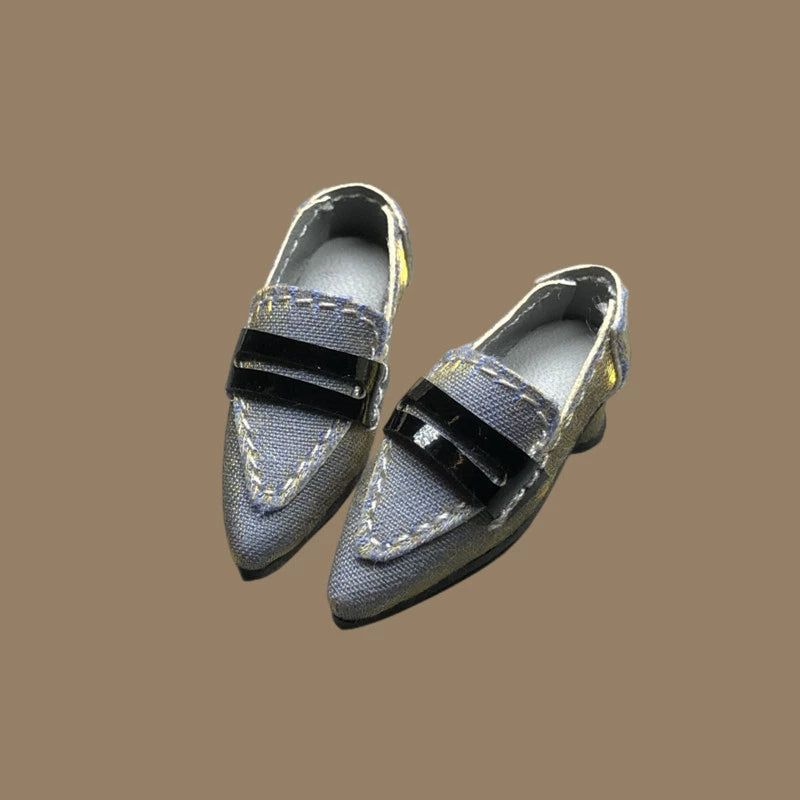 Low-heel doll shoes with metal chain detail made from glossy nylon fabric, fitting Blythe, Licca, Azone, FR and Obitsu 22/24.