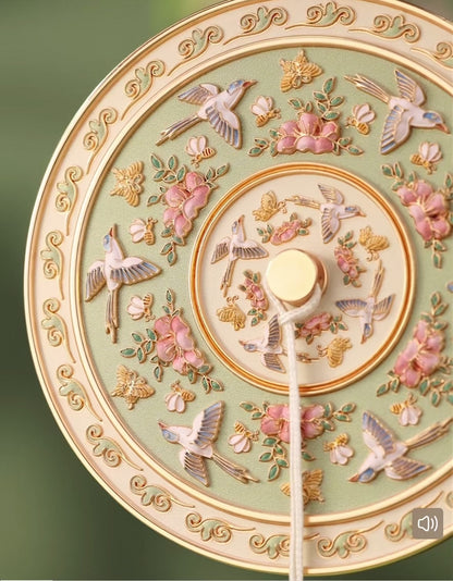 故宮からお届け | 故宮博物院の遺物にインスパイアされた携帯用鏡 – 手持ち式、ブロンズ調、折りたたみ式、コーム付きギフトセット